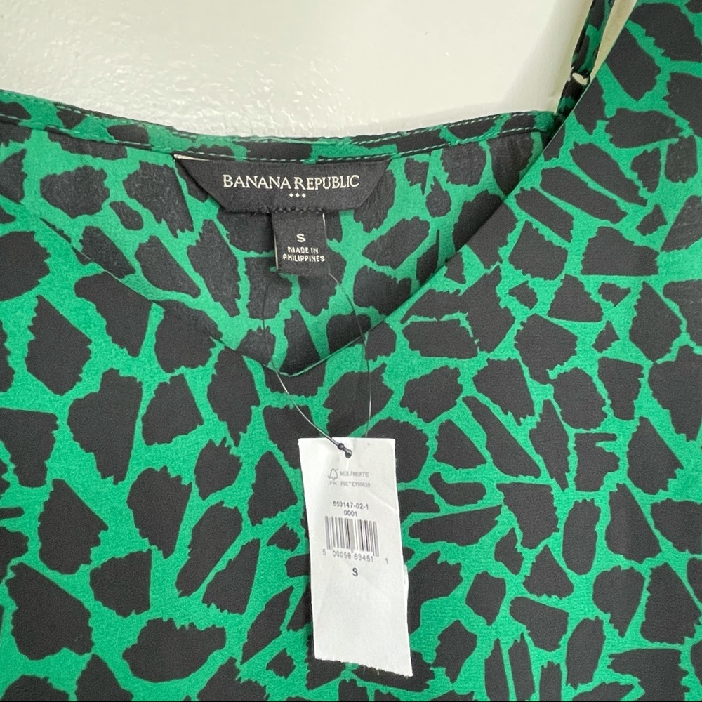 Banana Republic V-neck Classic Camisole Green Black Pebble Print Tank Top Blouse - Picture 6 of 7